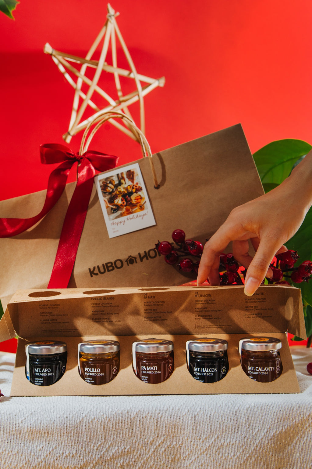 Taking a jar out of the Tasting Set box